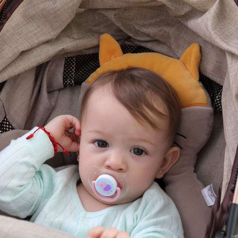KAKIBLIN baby neck pillow in stroller showcases lightweight portability.