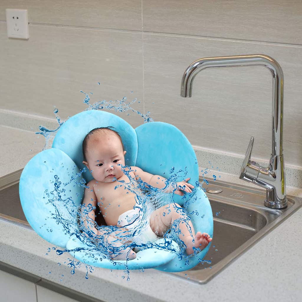 KAKIBLIN flower-shaped bath pad blue makes bath time engaging for babies.