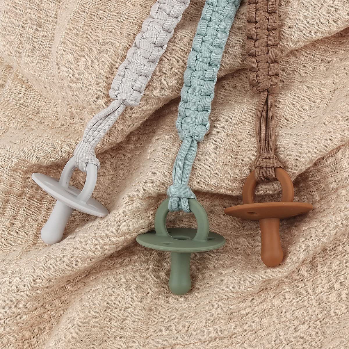 Kapihouse brown wooden clip provides secure grip with minimal wear.