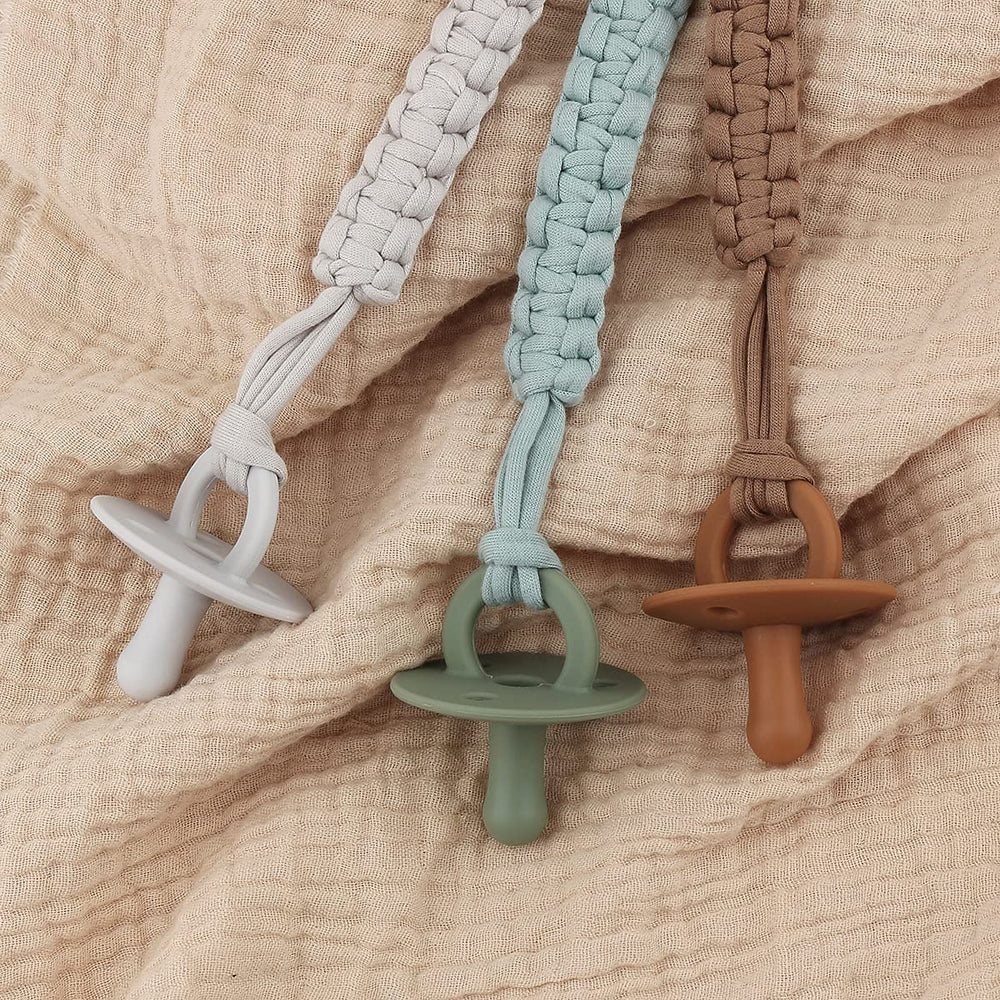 Kapihouse brown wooden clip provides secure grip with minimal wear.