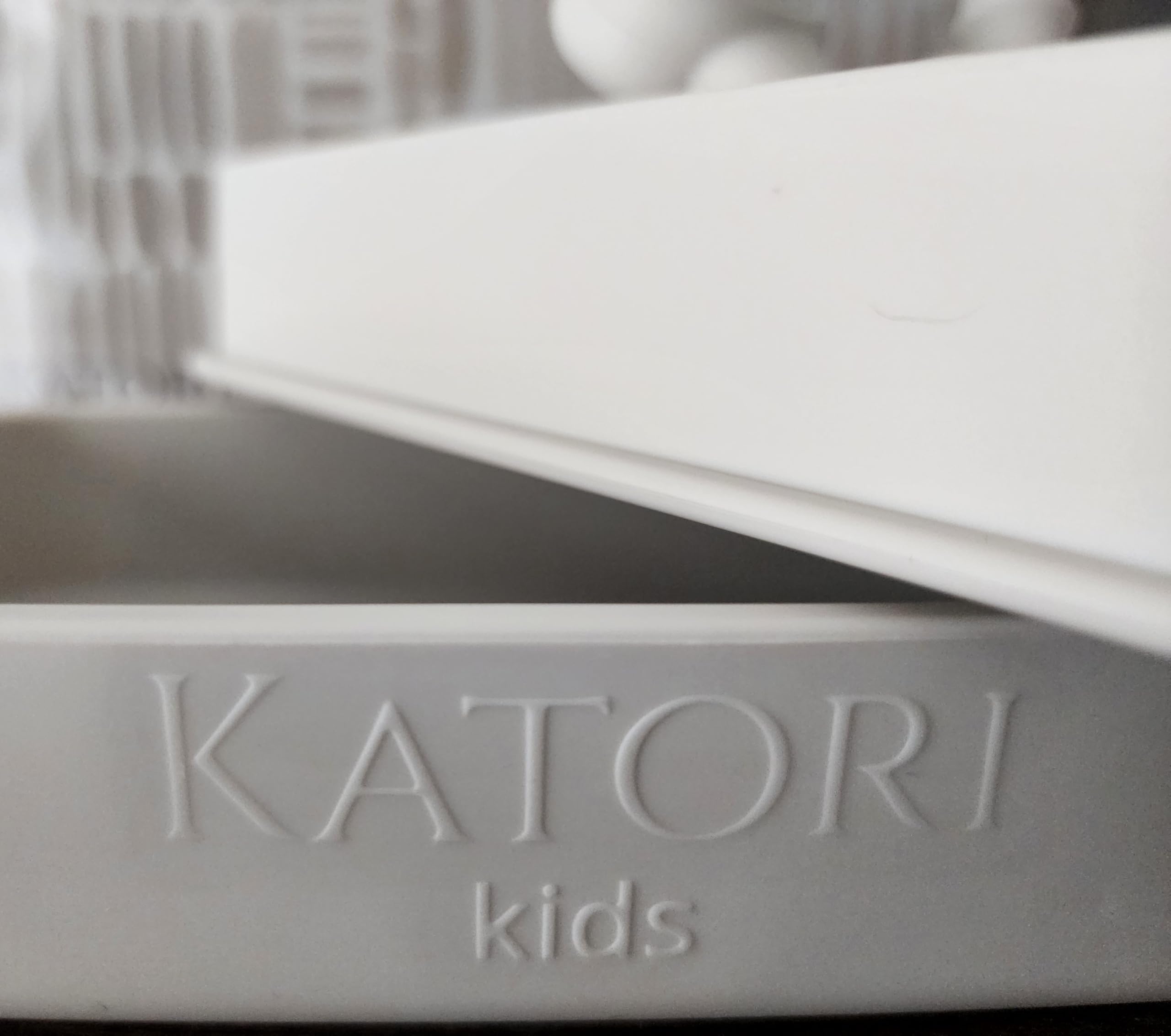 KATORI KIDS foldable plate design saves space in luggage.