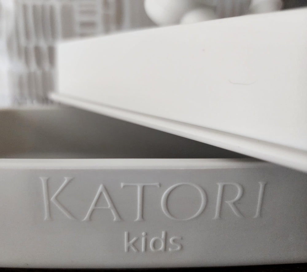 KATORI KIDS foldable plate design saves space in luggage.