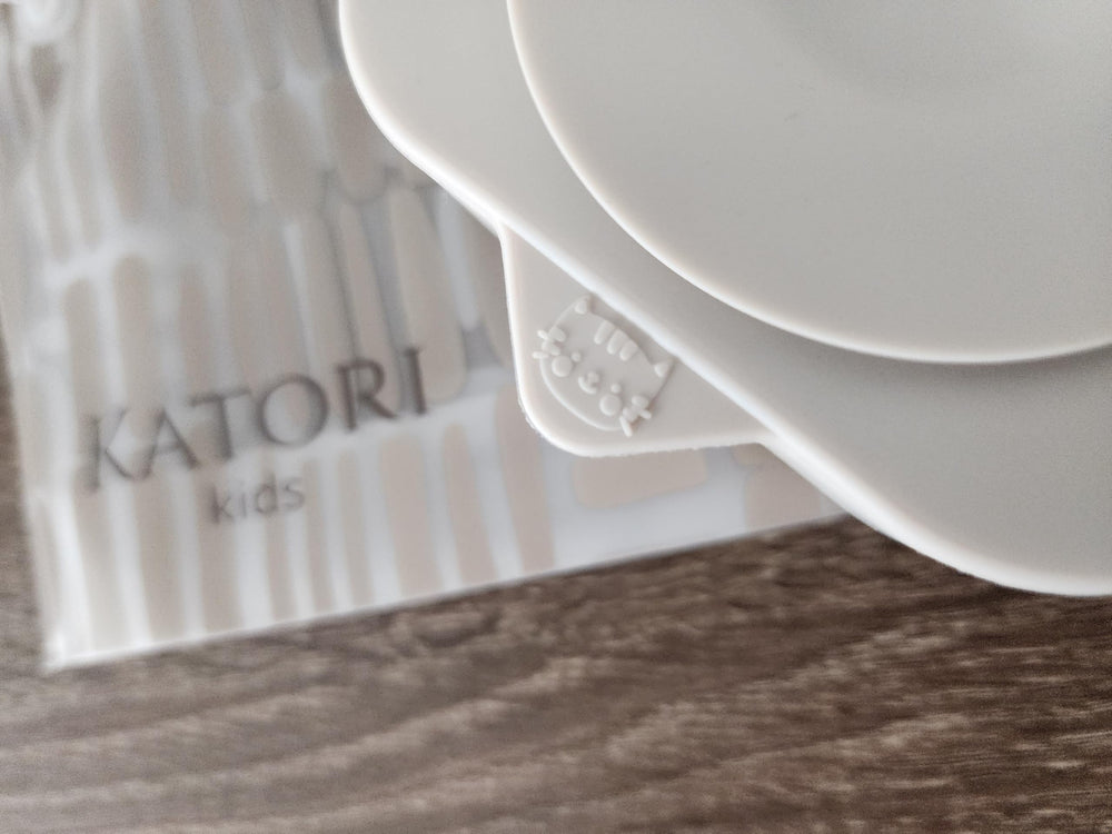 KATORI KIDS microwave-safe bowls enable fast reheats when traveling.