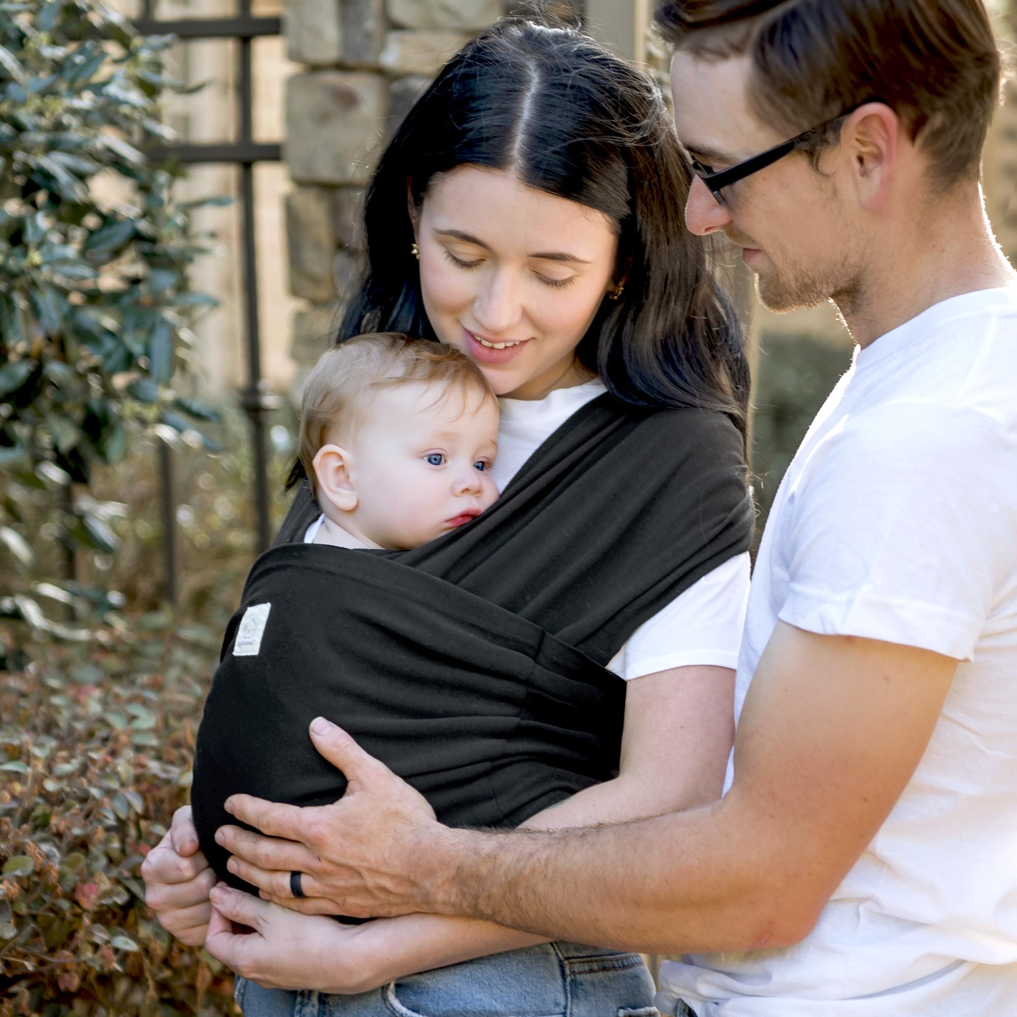 KeaBabies D-Lite wrap enables hands-free bonding during routines.