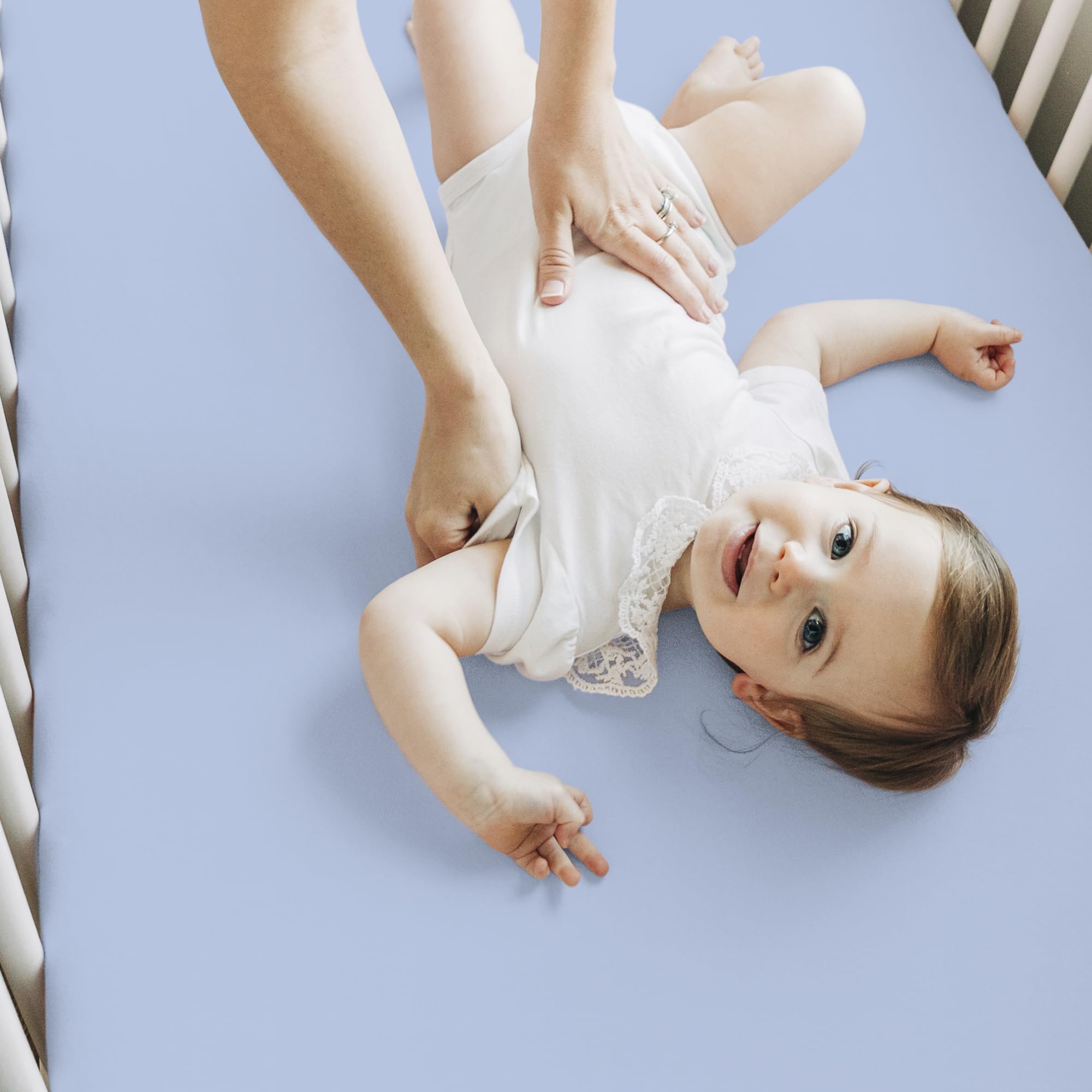 KeaBabies durable stitching on the crib sheet edge for long-lasting use.