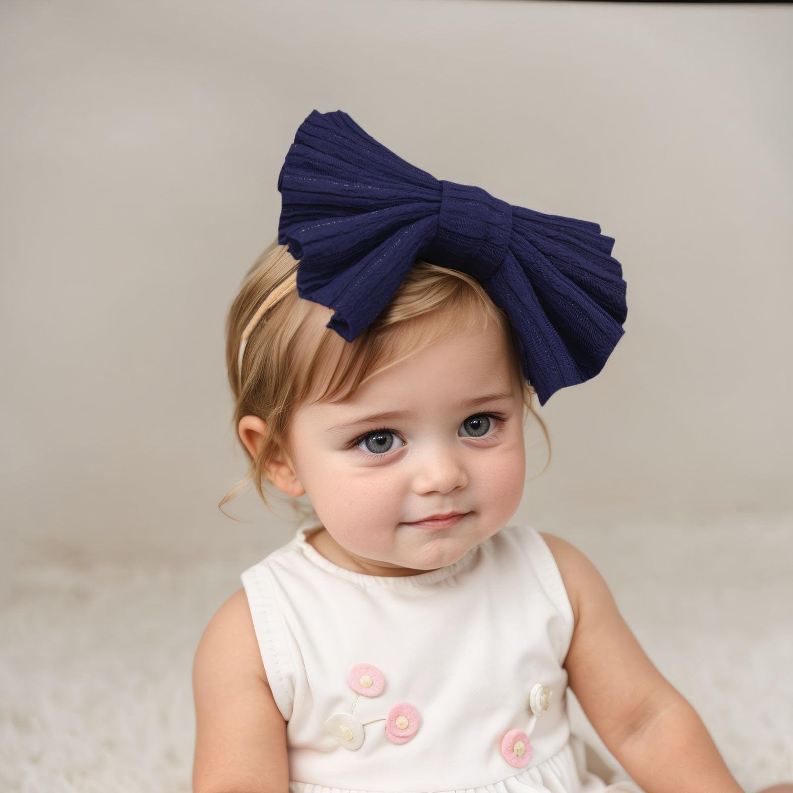 Kenjudess stretchy nylon headband closeup shows large bow for easy styling.