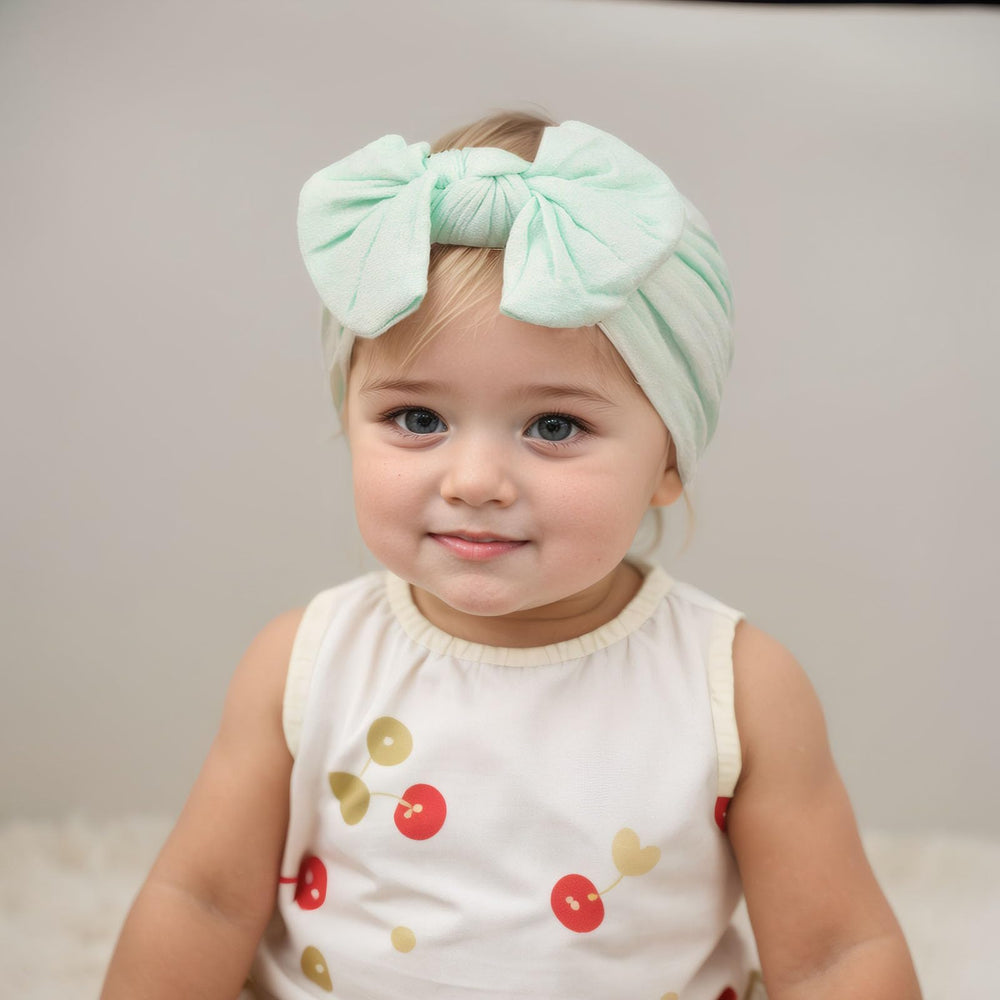Kenjudess mint-green headband demonstrates one-size-fits-all design for 0-72 months.