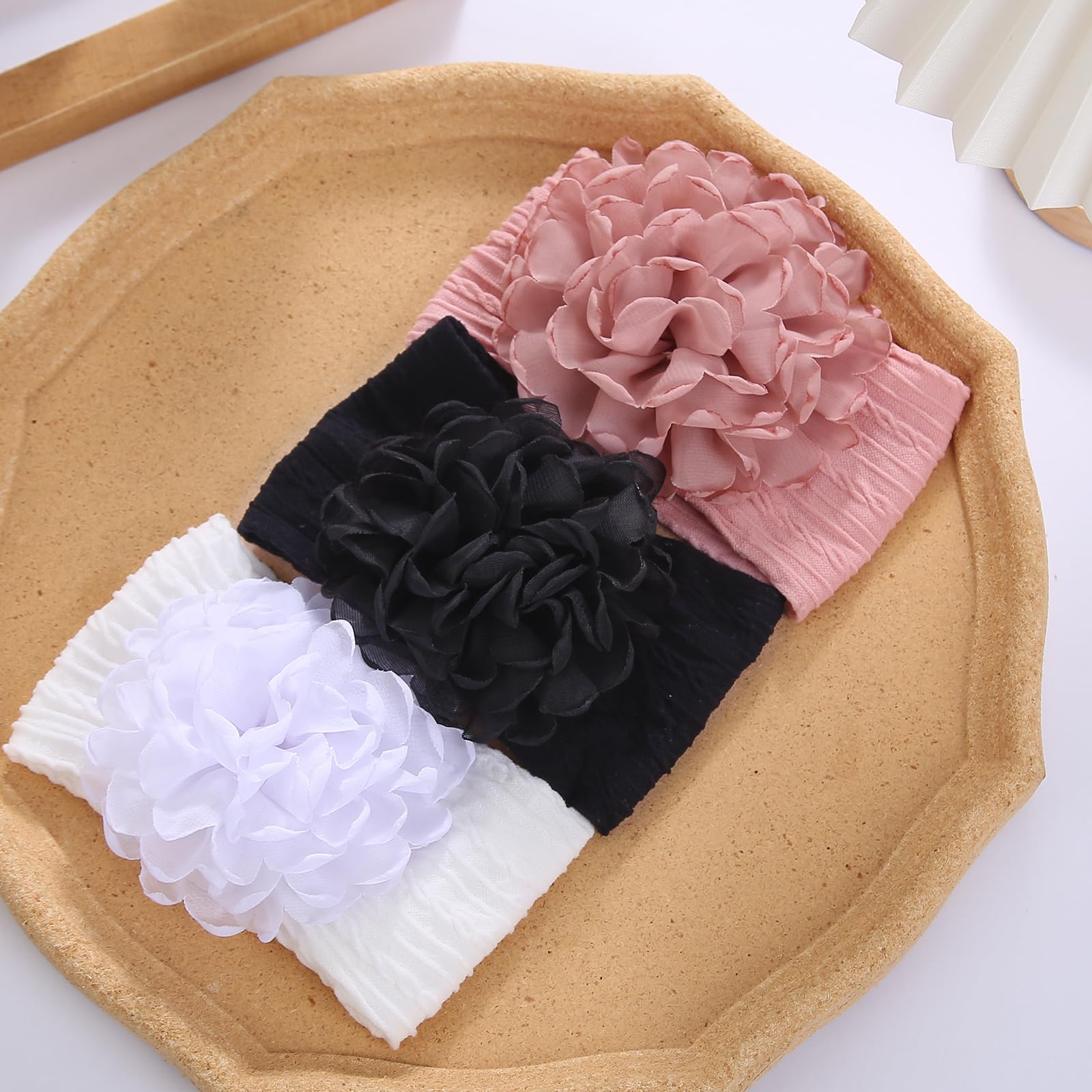 KIDOCHEESE baby gift headband set ideal for birthdays and photos.