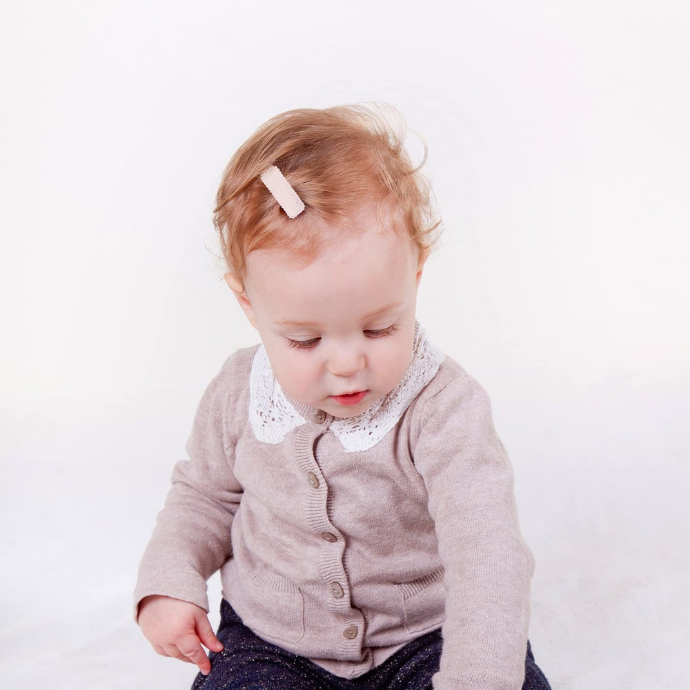 KIDOCHEESE 2.5-inch clip keeps hair away from eyes during play.