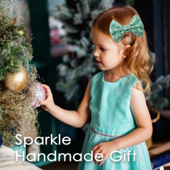 Kiszu green sequin bow clip keeps hair in place.