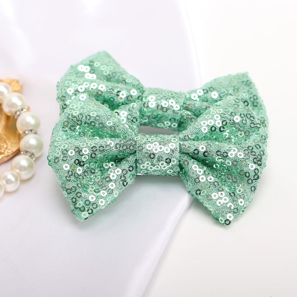 Kiszu green sequin bow clip gift-ready for holidays.