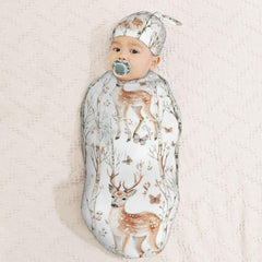 Kiuloam swaddle set with beanie demonstrates adjustable knot for secure, comfortable wear.