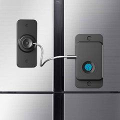 KIZZHISI fingerprint-fridge-lock close-up shows instant unlock for safer storage.