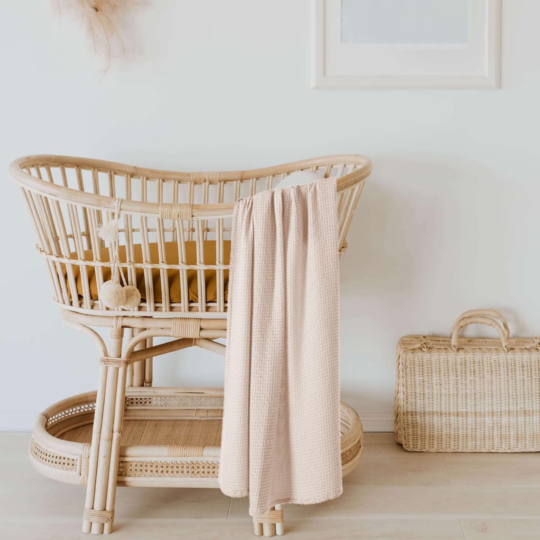 Kloovete baby photography wrap showcasing cozy, stylish moments.