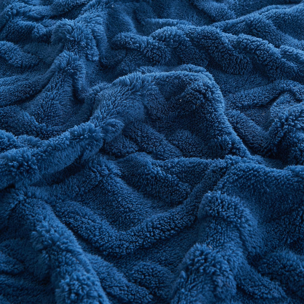 KMUSET Kids blue blanket texture close-up highlights soft fibers and durable weave.