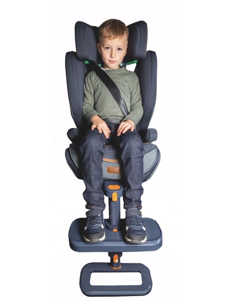KneeGuard Kids footrest attached in-car for secure long trips and comfortable leg positioning.