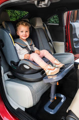 KneeGuard Kids footrest latch-attachment demonstrates quick setup for most cars.