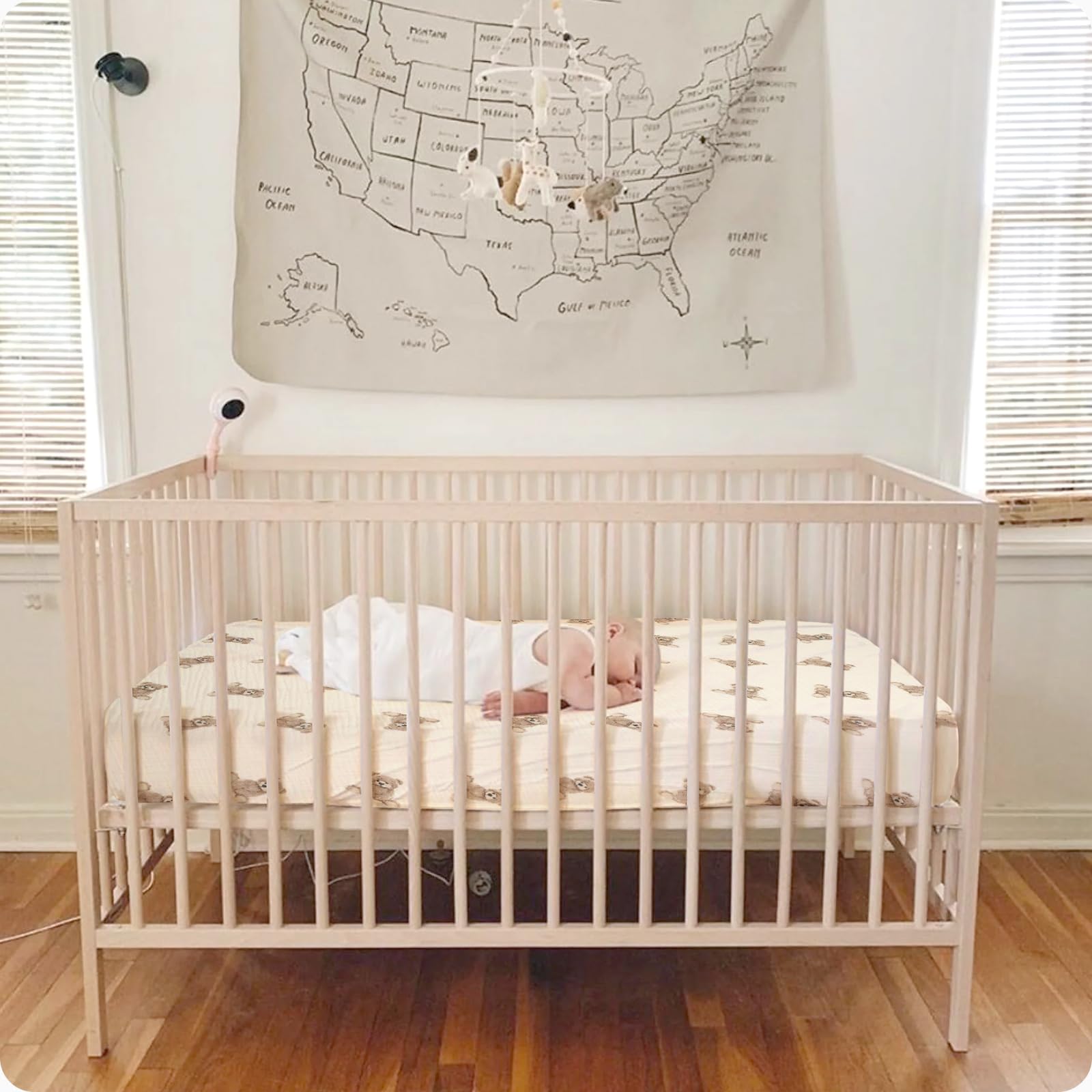 Knirose crib sheet makes a thoughtful baby gift.