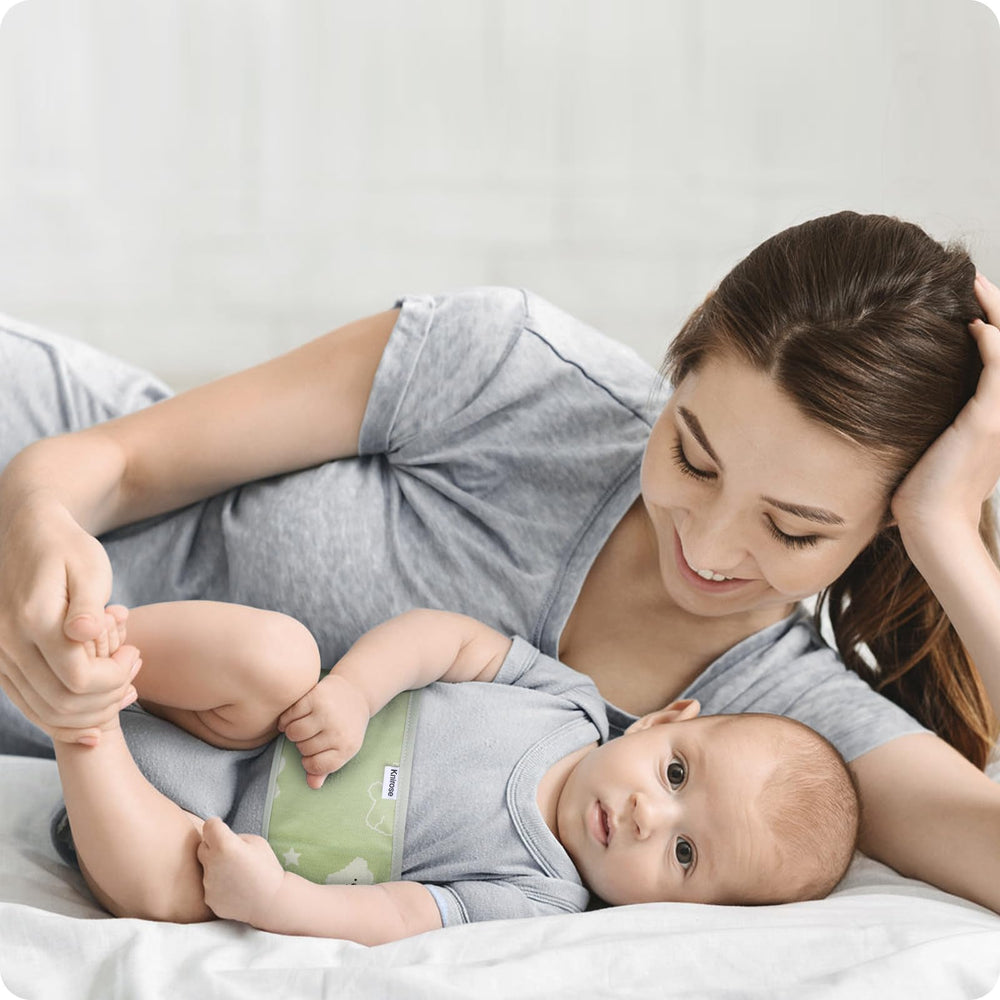 Knirose Snuggle Strap swaddle-transition scene highlights adaptable, growth-friendly swaddle option.