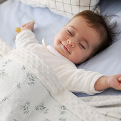 Knirose soft dot pattern image, delicate design suitable for nursery decor.