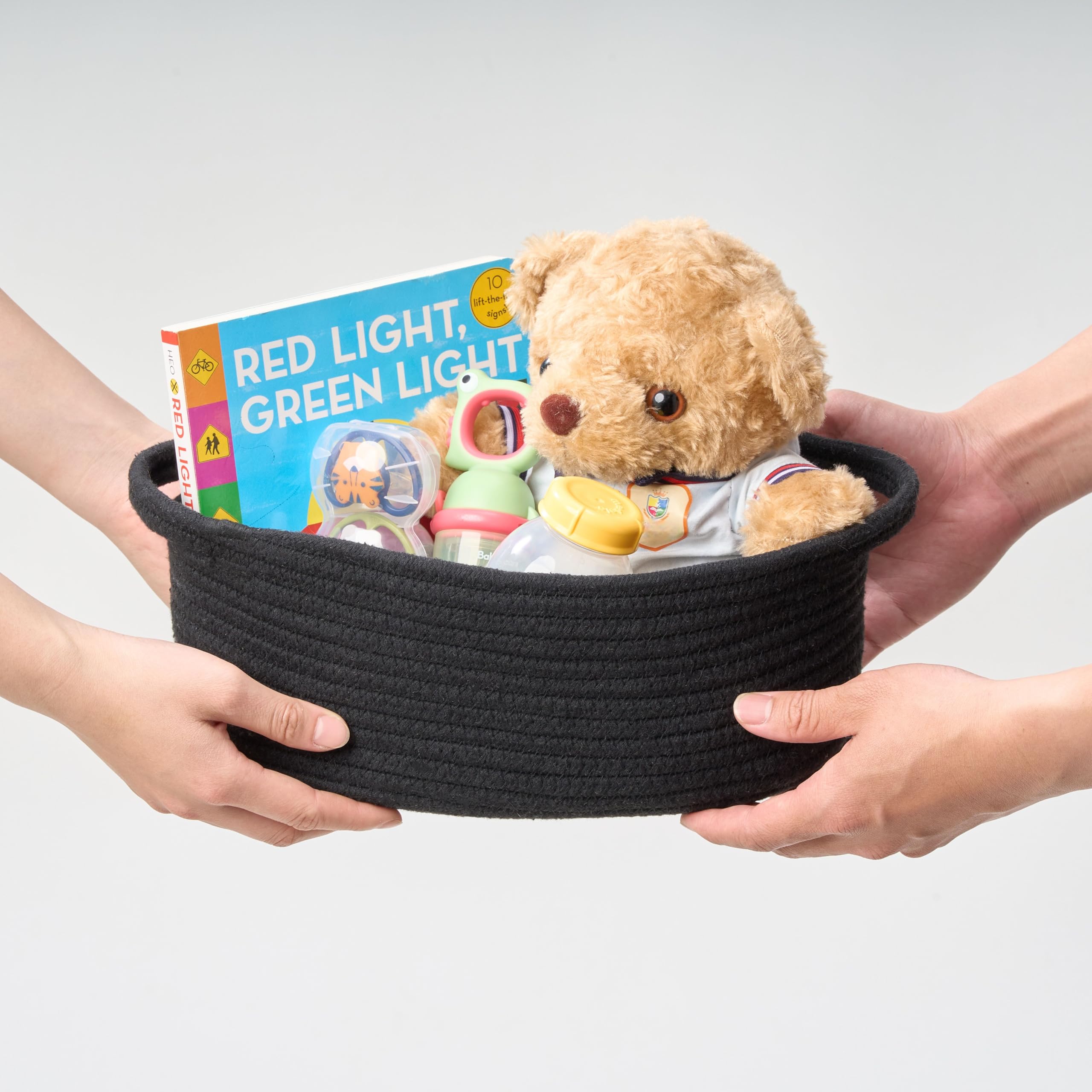 Kodomoore basket handles facilitate easy carrying between rooms or venues.