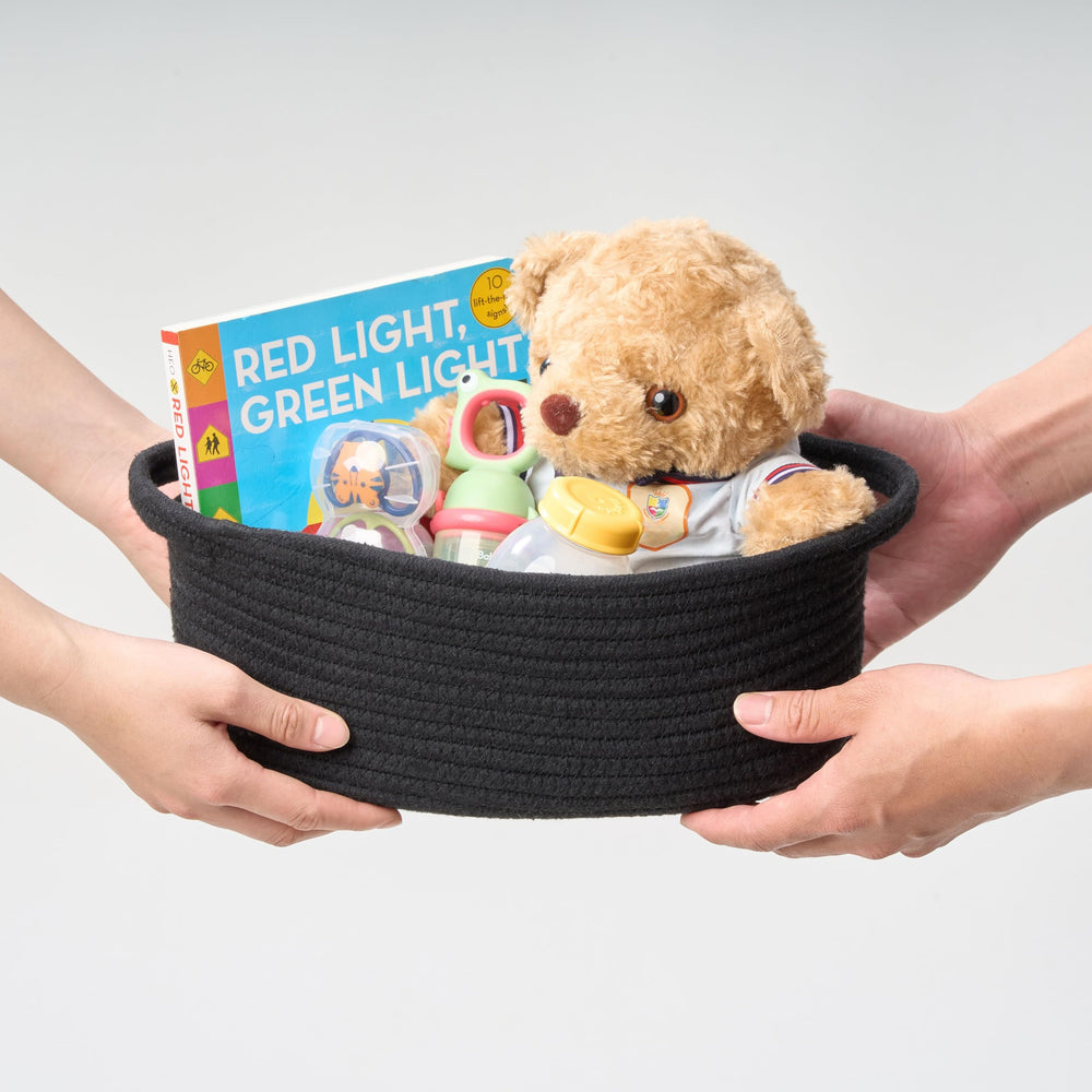Kodomoore basket handles facilitate easy carrying between rooms or venues.