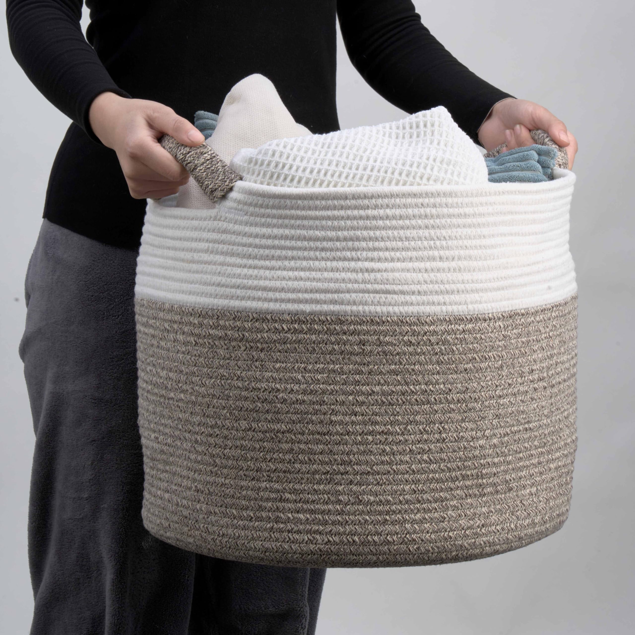 Kodomoore Blanket Basket closeup texture and color contrast highlight white and brown style.