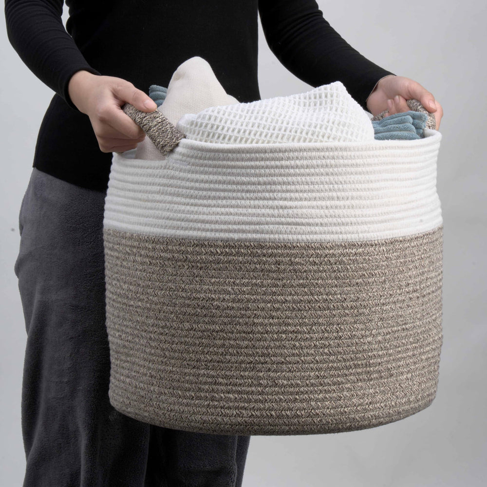 Kodomoore Blanket Basket closeup texture and color contrast highlight white and brown style.