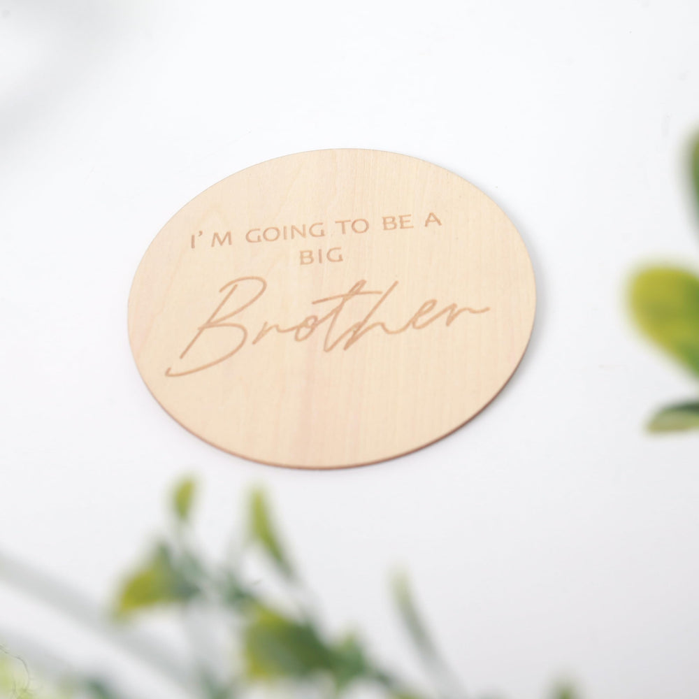 KOJIN photo prop plaque helps capture cherished milestones during newborn sessions