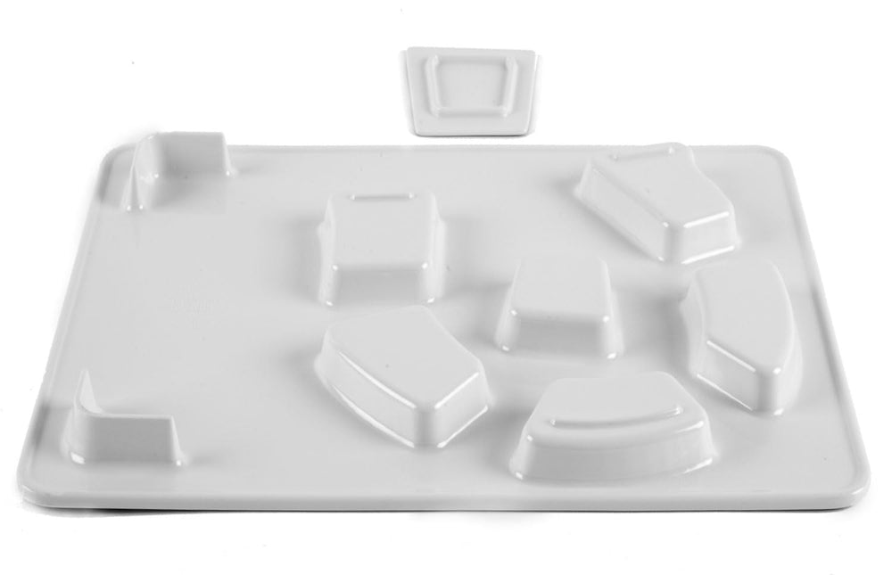 Konijo easy-clean, dishwasher-safe tray simplifies cleanup after messy dining sessions.