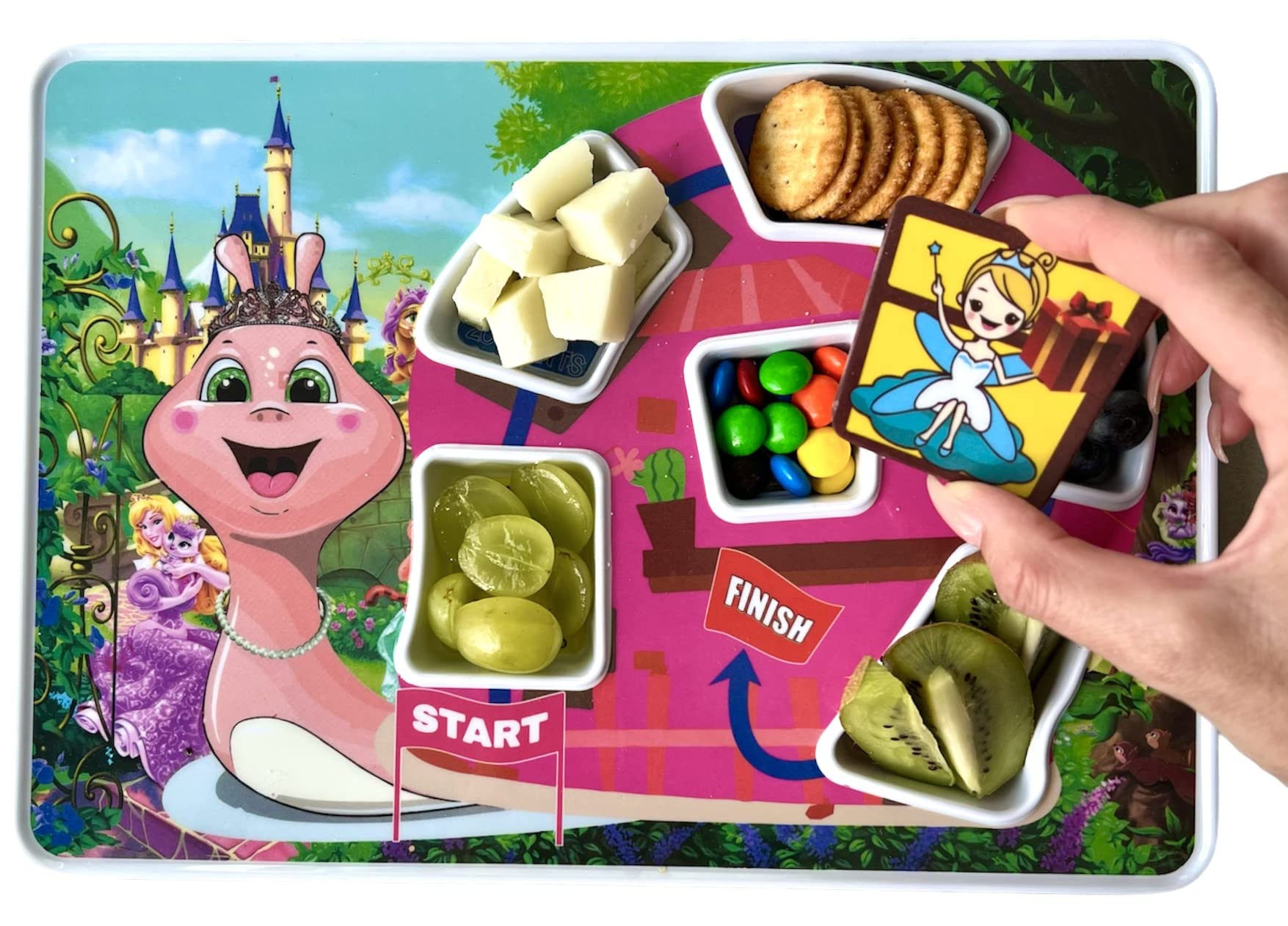 Konijo Fun Maze Plate with snail maze sparks curiosity during meals and tasty explorations.