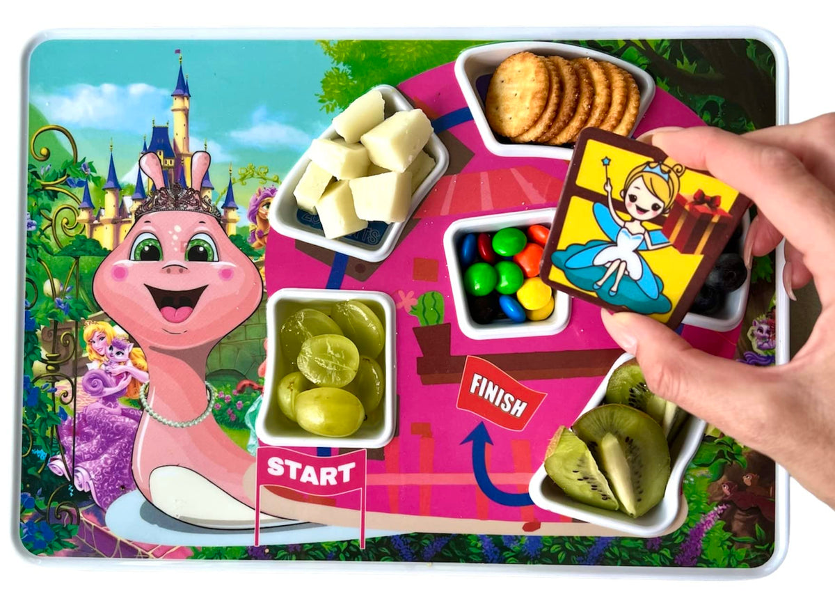 Konijo Fun Maze Plate with snail maze sparks curiosity during meals and tasty explorations.