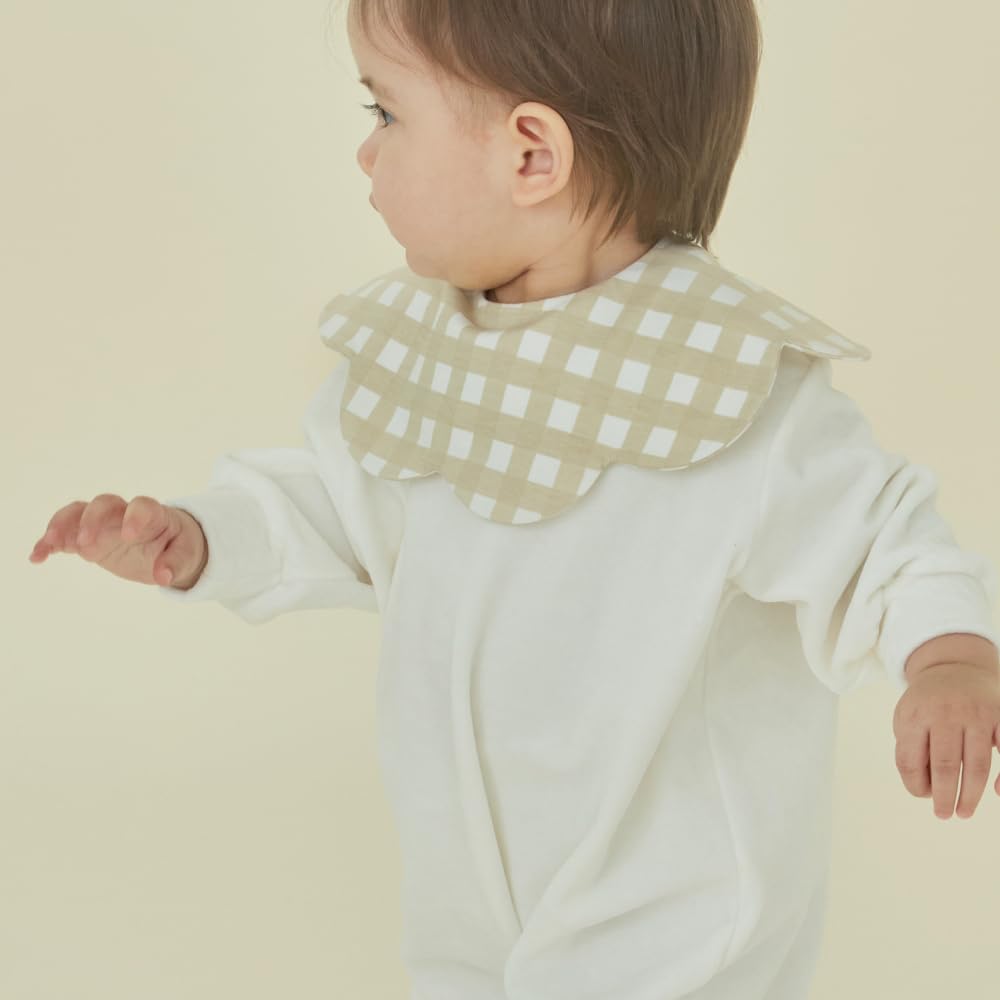 Konny Baby Bib size label closeup notes 32x30 cm dimensions.