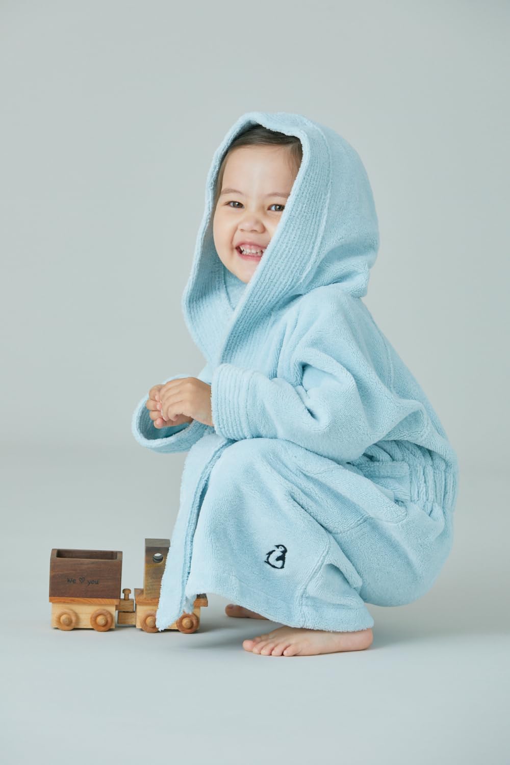 Konny Kids Bathrobe mint features removable care-label for laundering.