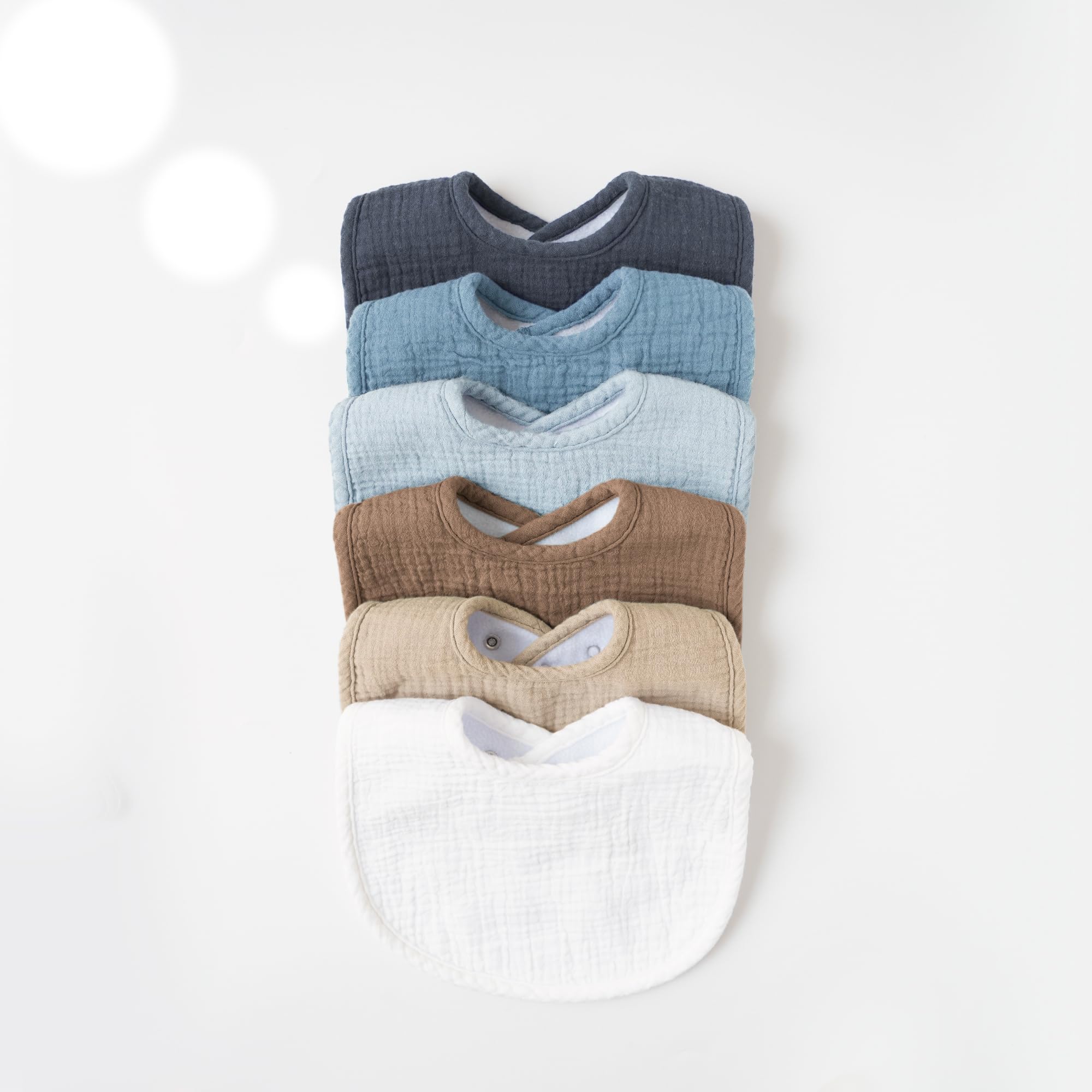 Konssy bibs are machine-washable for quick cleanups.