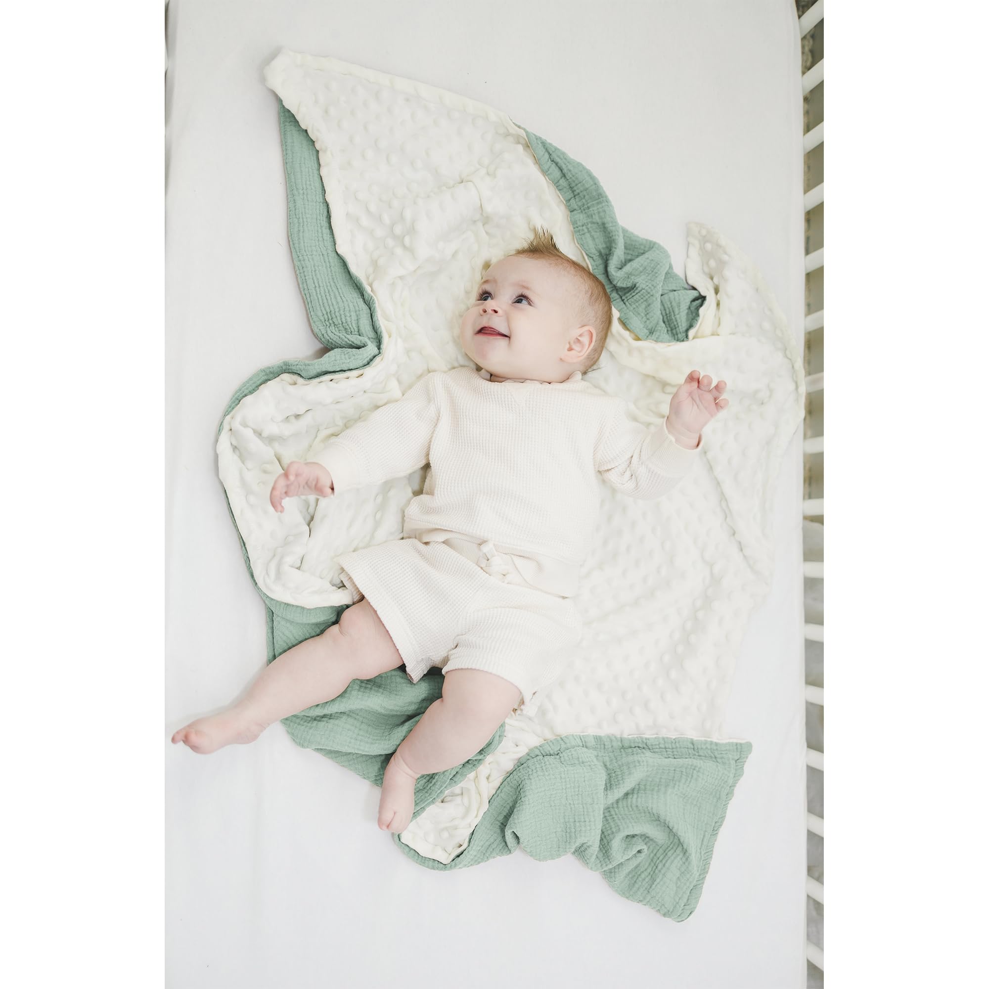 Konssy baby blanket back dotted fleece provides warm, cozy cuddles
