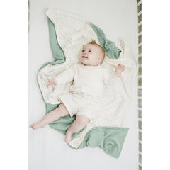 Konssy baby blanket back dotted fleece provides warm, cozy cuddles