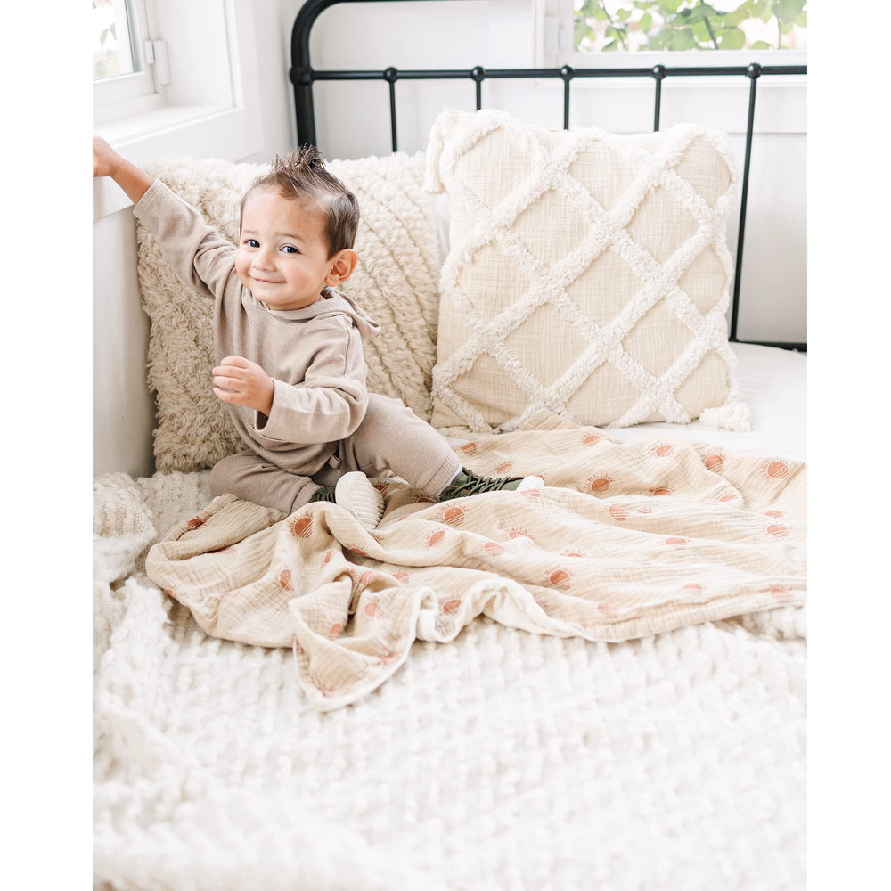 Konssy Baby Blanket stroller-outing provides versatile shade during outings.