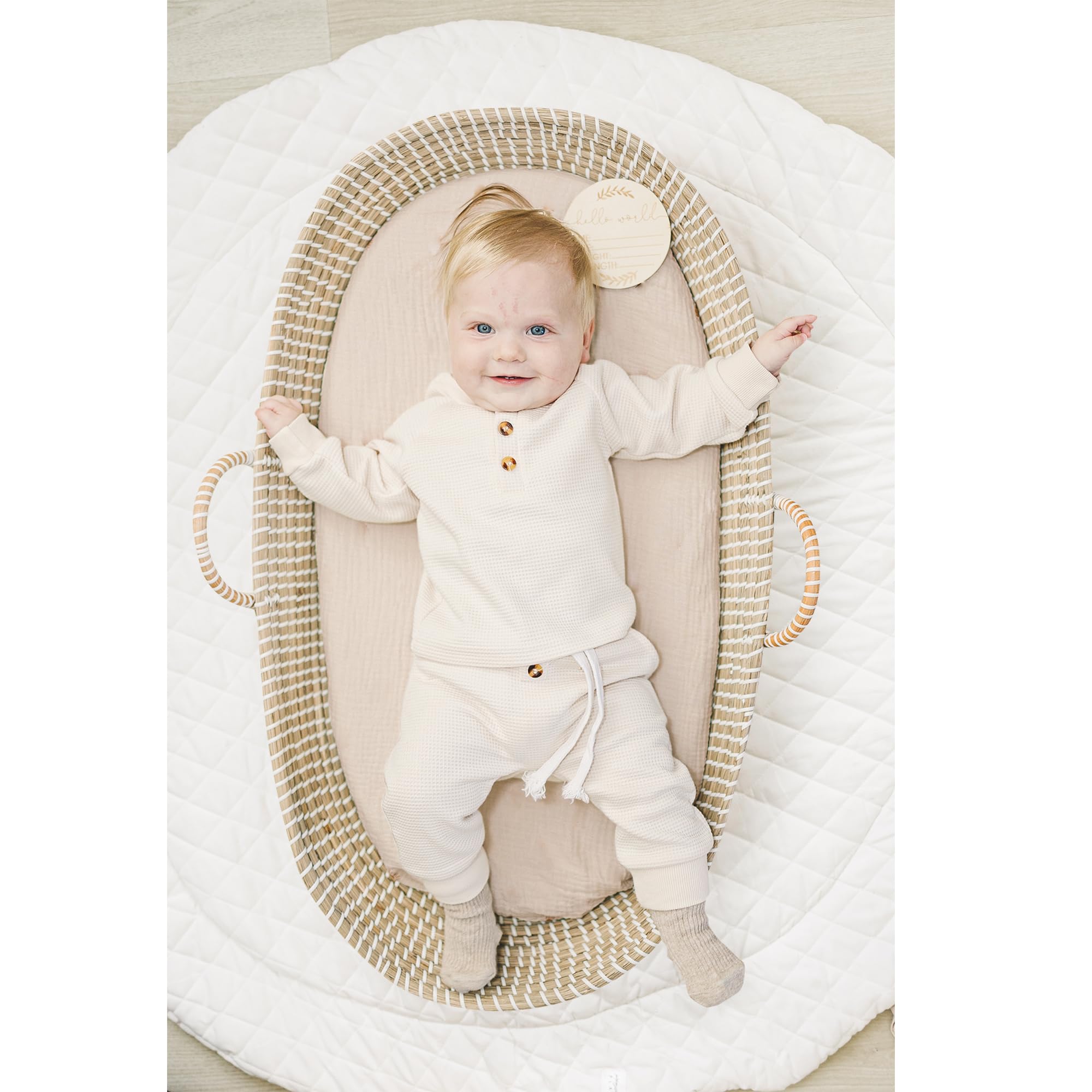 Konssy bassinet sheets closeup muslin cotton weave highlights breathable softness