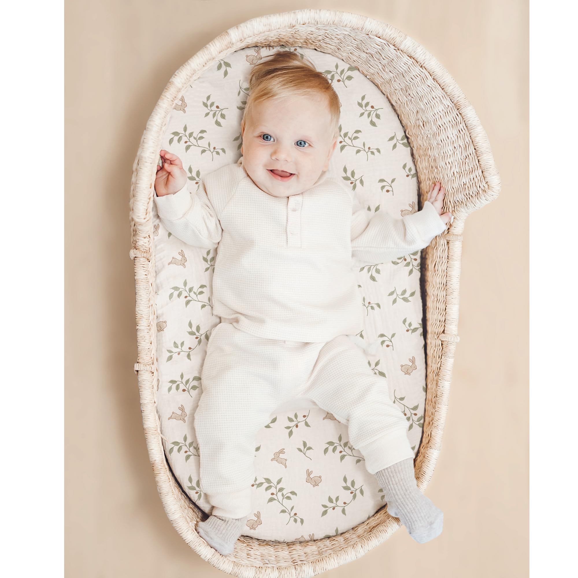Konssy bassinet sheets two-pack folded, highlighting value and easy care.