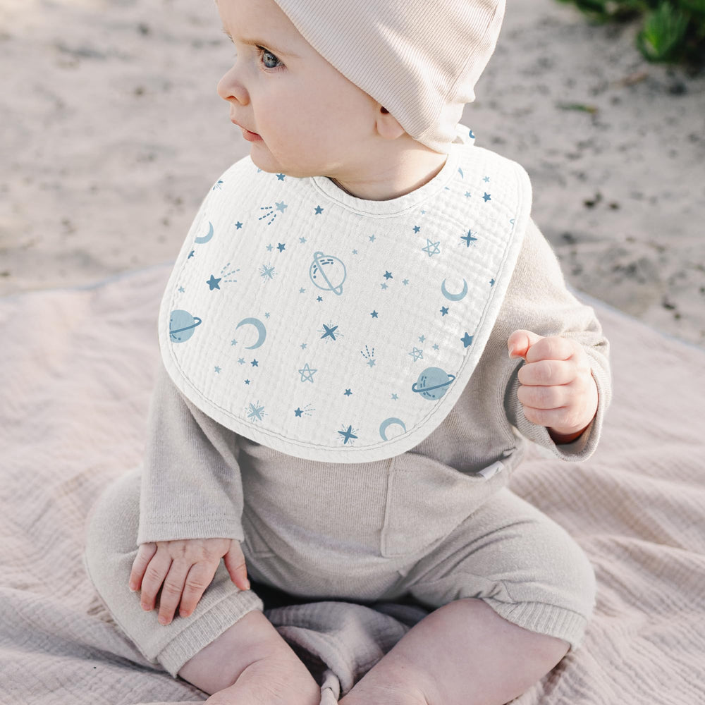 Konssy bib doubles as burp cloth for quick cleanups during feedings.