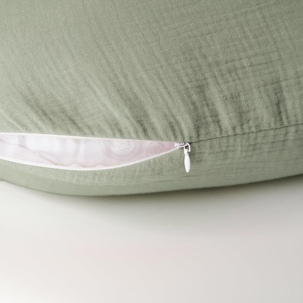 Konssy cover protects pillows from stains and dirt during feeding.