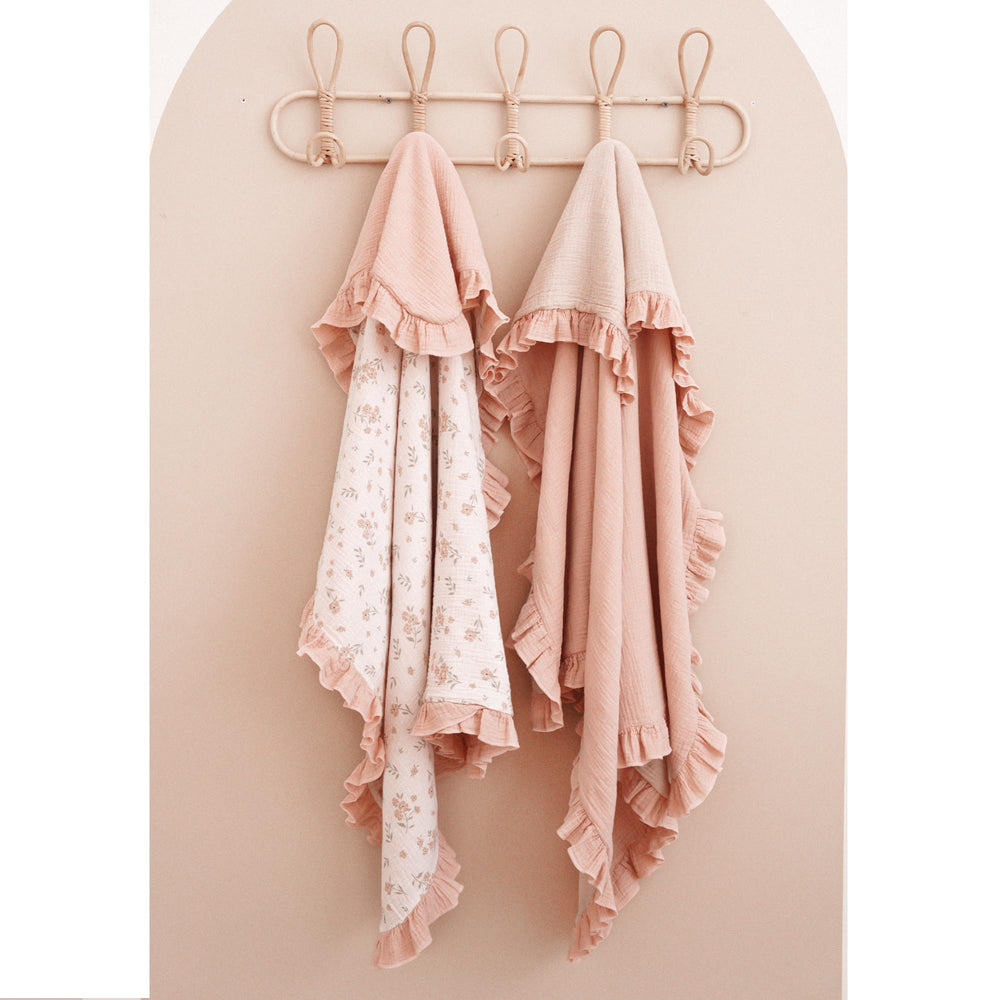 Konssy Flounce Muslin Blanket machine washable and easy to care for