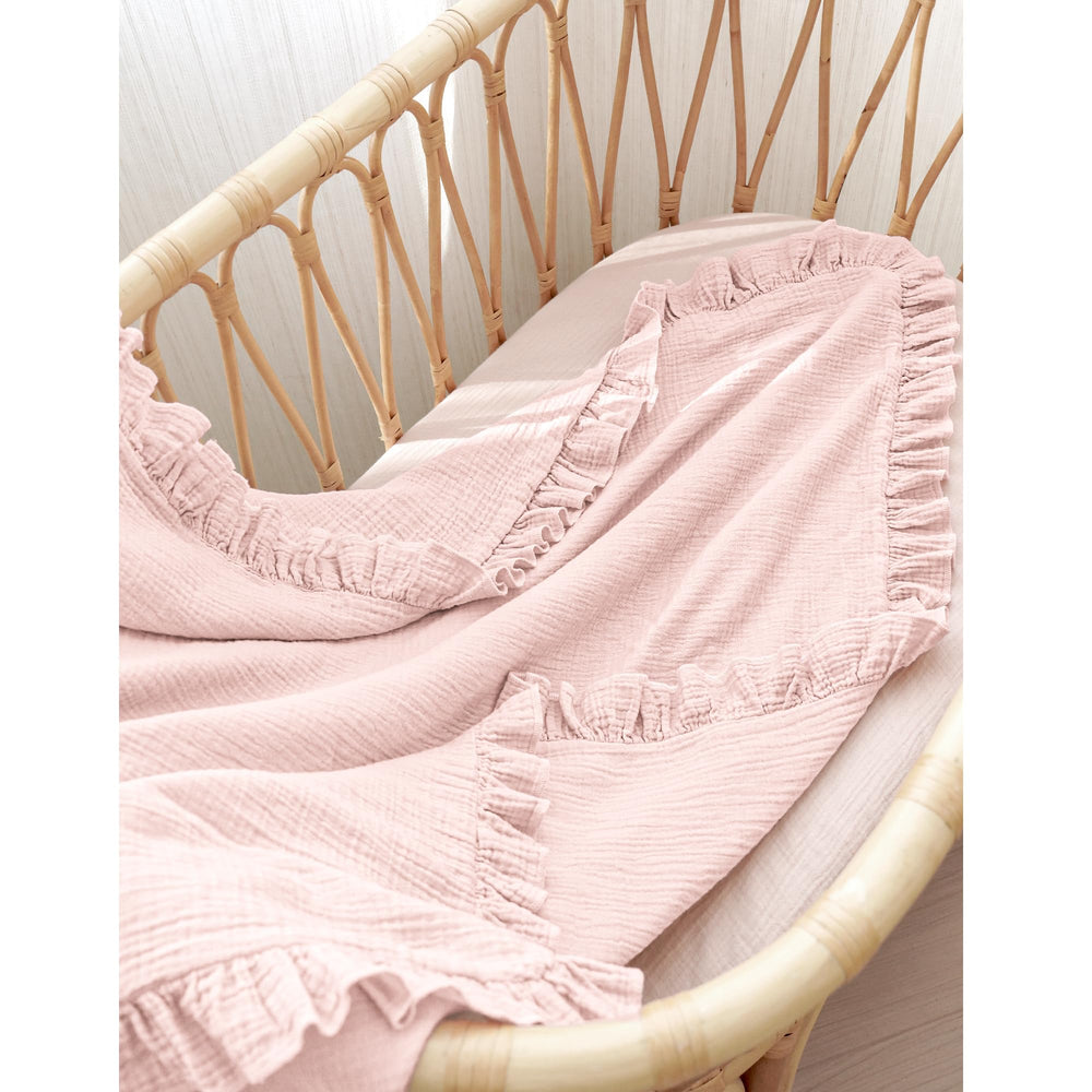 Konssy Flounce Muslin Blanket stroller-use scene highlighting lightweight comfort outdoors.