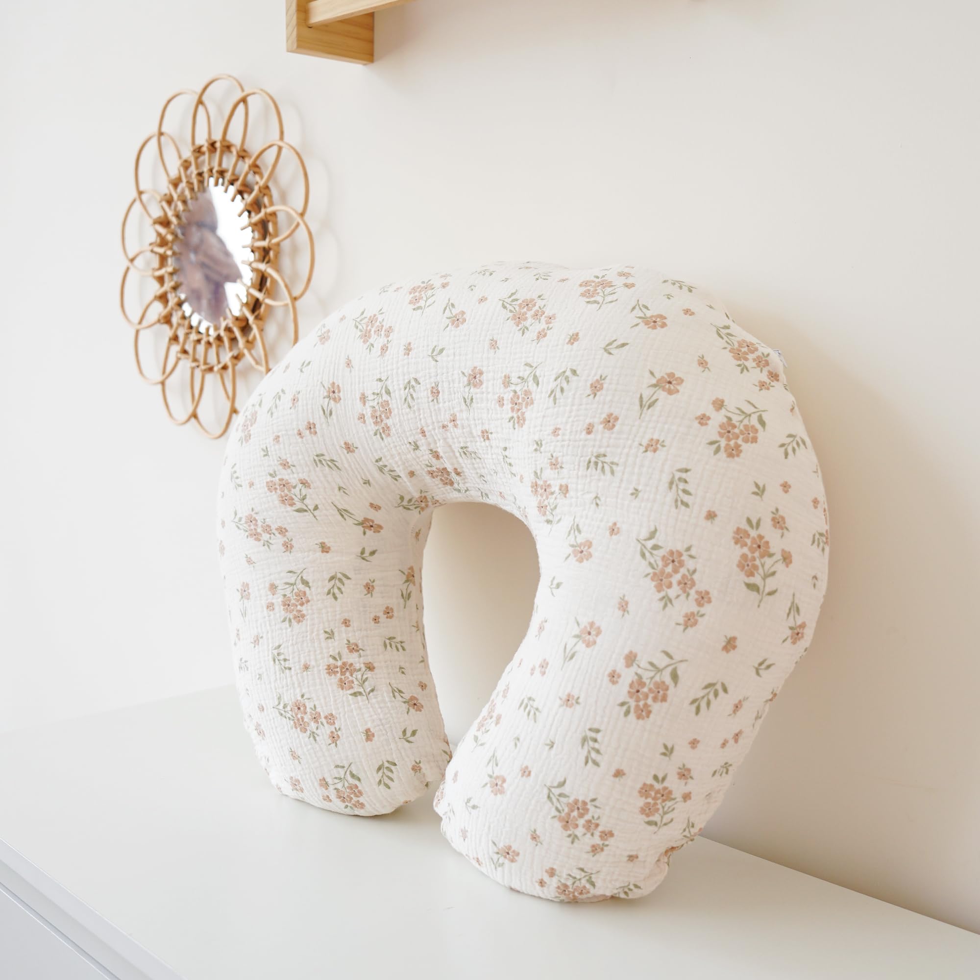Konssy gender-neutral design suits babies in photos and play.
