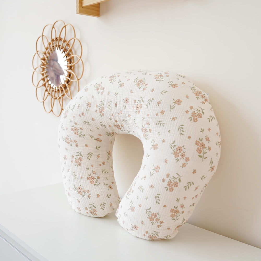 Konssy gender-neutral design suits babies in photos and play.