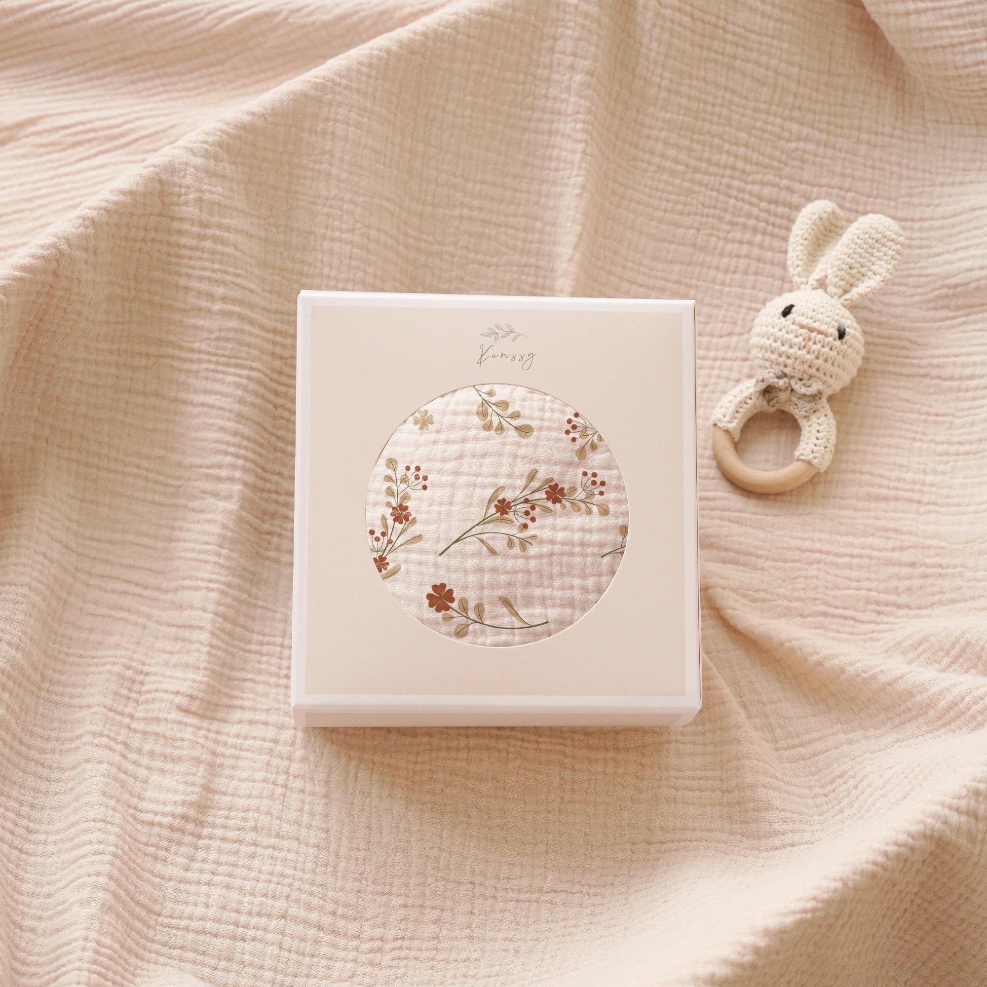 Konssy lightweight breathable muslin fabric keeping mom cool during feeds.