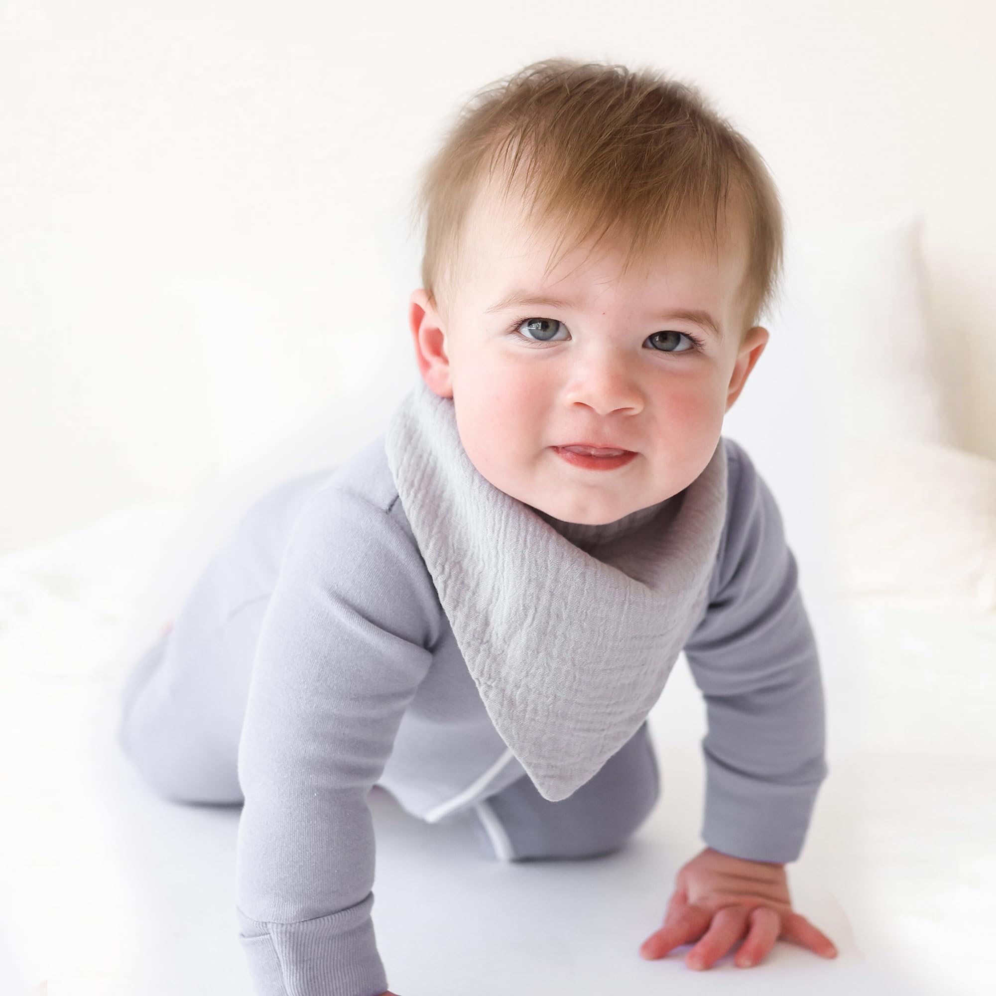 Konssy muslin bibs make a thoughtful baby shower gift