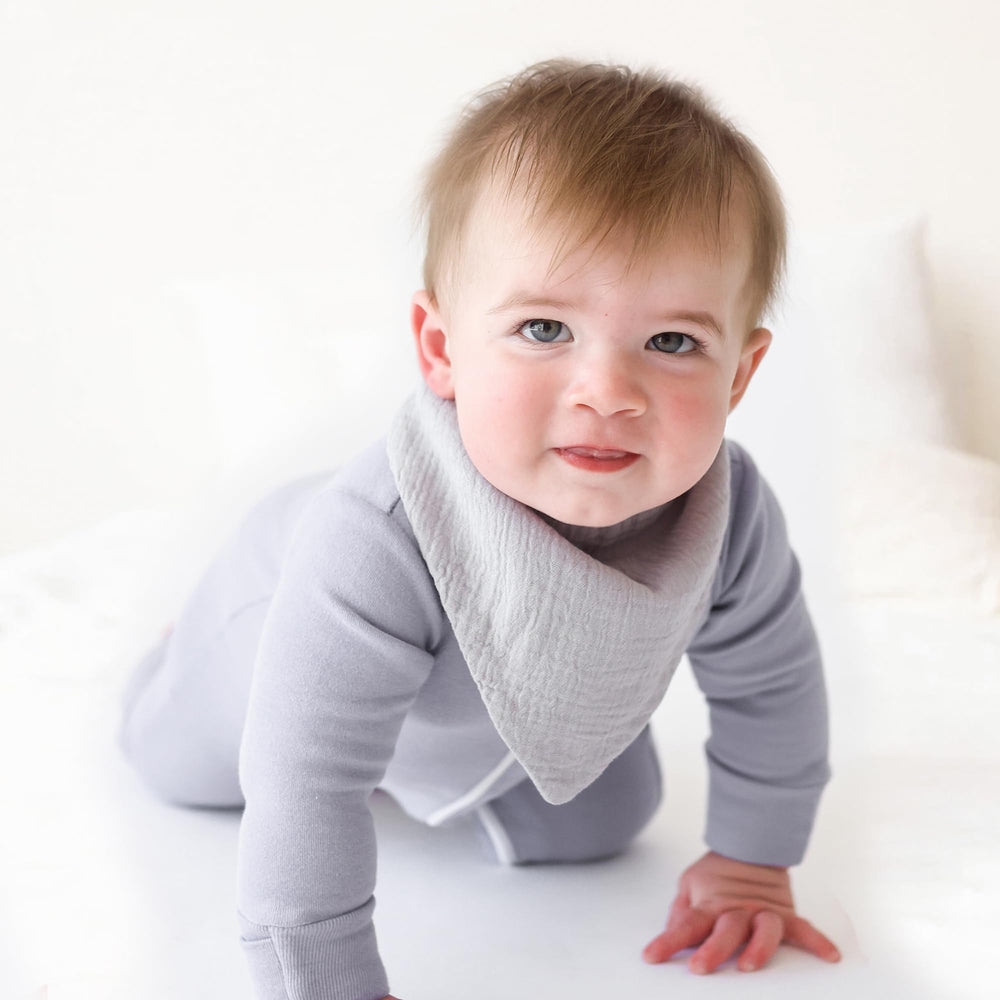 Konssy muslin bibs make a thoughtful baby shower gift