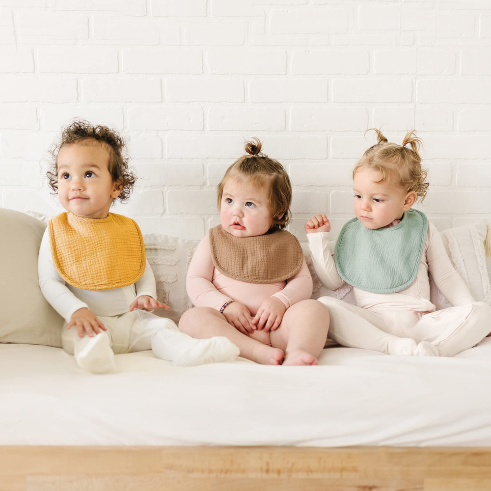 Konssy Muslin Baby Bibs 8-pack with adjustable nickel-free snaps for growing babies.